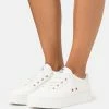 Roxy SHEILAHH - Trainers - White -Roxy Shop 5138dd5c037246349910771efac8124b