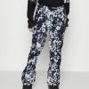 Roxy NADIA PRINTED - Snow Pants - True Black 2 Roxy NADIA PRINTED - Snow Pants - True Black -Roxy Shop b0d51684663f4ea5afafaabafd7c3bf1