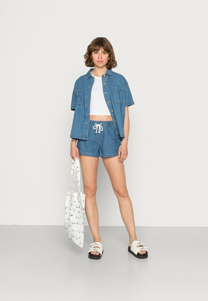 Roxy GO TO THE BEACH - Denim Shorts - Medium Blue 4 Roxy GO TO THE BEACH - Denim Shorts - Medium Blue - Image 2