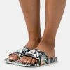 Roxy SLIPPY PRINTED - Mules - Black/deep Purple -Roxy Shop e3e94ea8c24d420f8f7b0b90158e3dd1